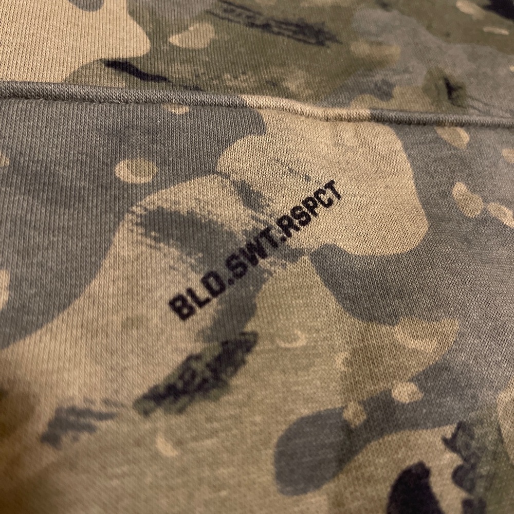 Rare Under Armour Project Rock Veterans Day Camo Flag Patch Hoodie - Picture 7 of 9